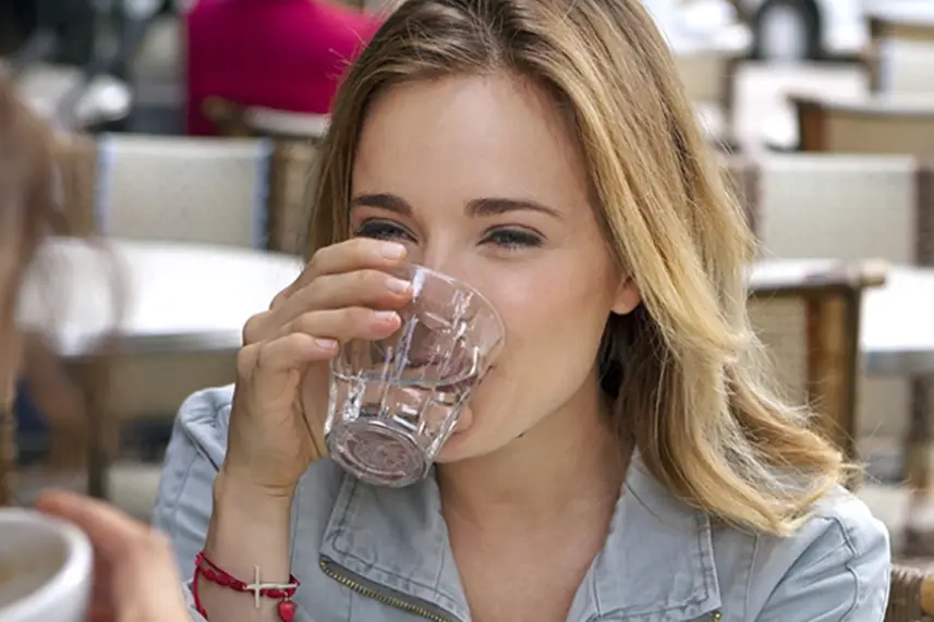 ¿Cuanta agua hay que beber al dia?